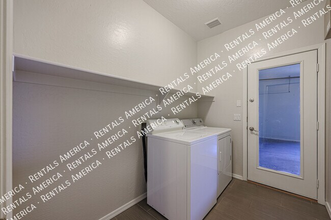 Building Photo - 15029 W Wethersfield Rd