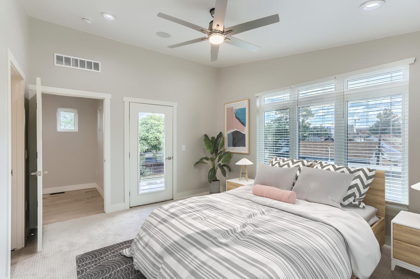 Building Photo - Exquisite Lincoln Park townhouse near 10th & Osage Station