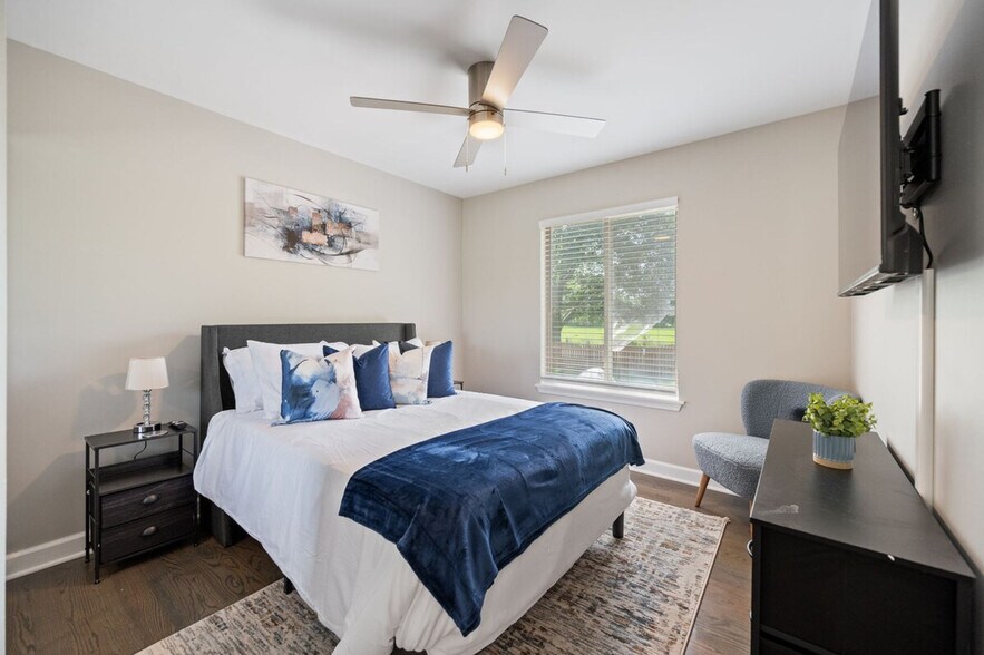 Building Photo - 22051 W Taylor Rd