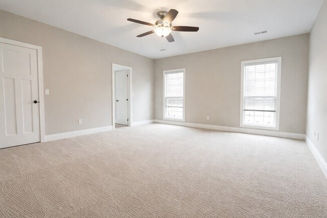 Building Photo - 122 Fargo Dr