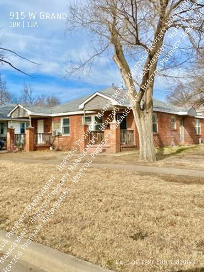 Building Photo - 915 W Grand-