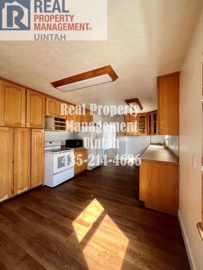 Building Photo - 418 E 100 N