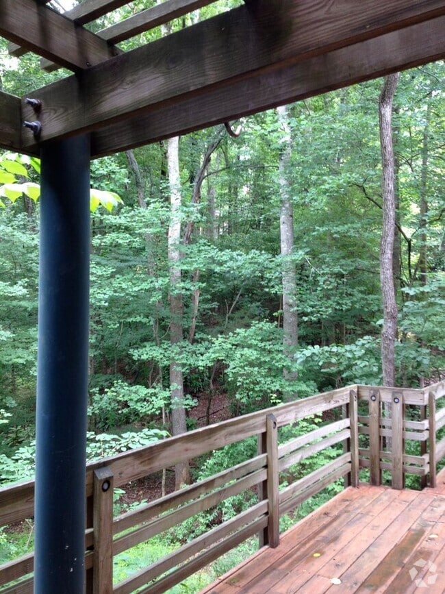 Building Photo - 1 Bed Apartment super close to UNC campus!...