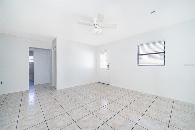 Building Photo - 118 E Muriel St