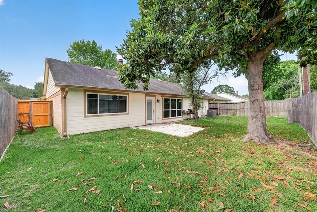 Building Photo - 15806 Pfeiffer Dr