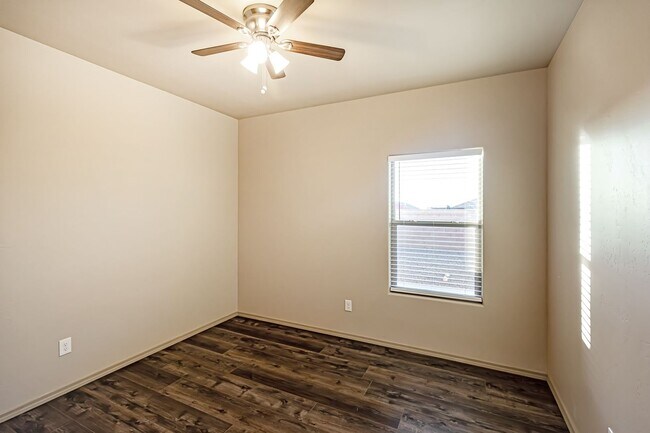 Building Photo - 901 Adams Ave