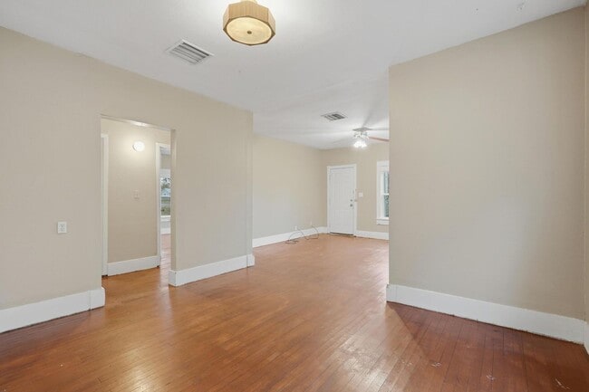 Building Photo - 1341 Hickory St