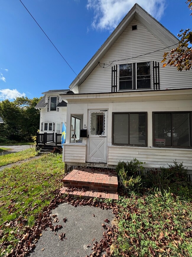 Building Photo - 23 Elm St