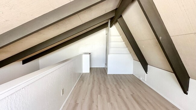 Building Photo - AVAILABLE NOW! 2 BED/1 BATH TOWNHOME W/ LO...