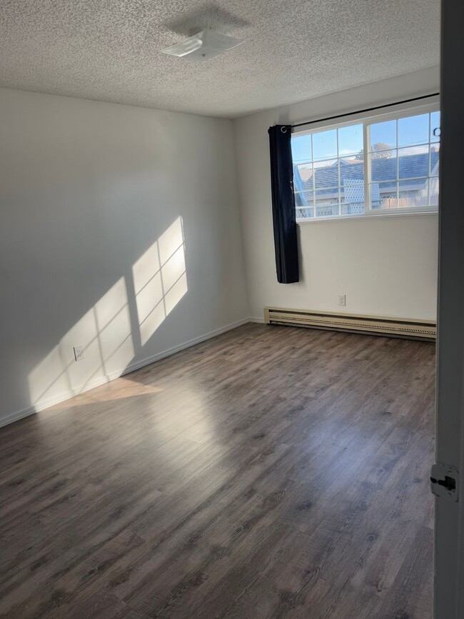 Building Photo - 1011 SE Locust St