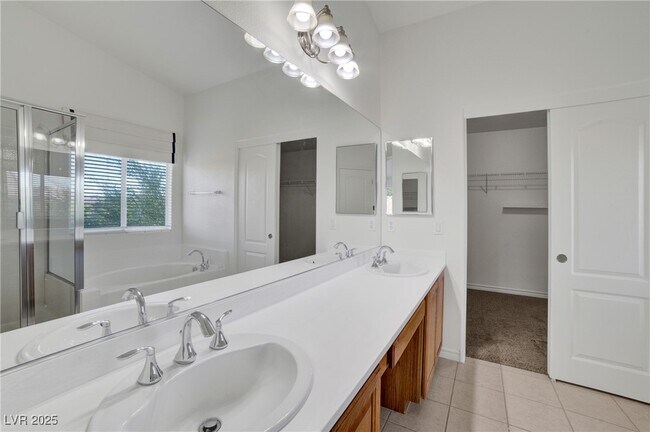 Building Photo - 7425 Glorious Sun Dr