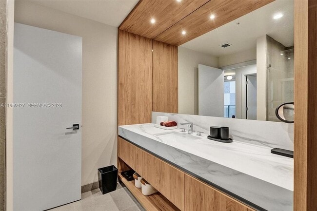 Building Photo - 11 NE 6th St