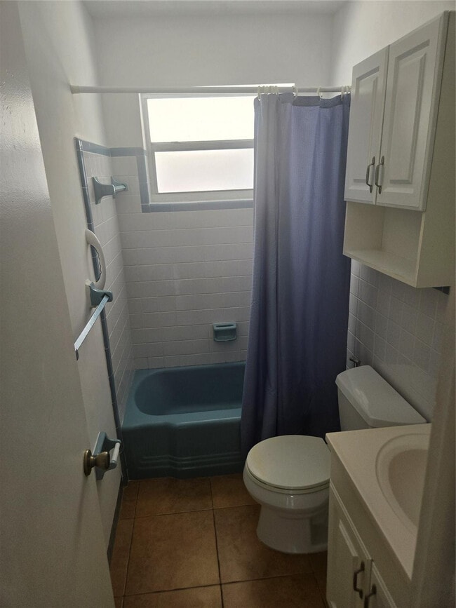 Building Photo - 1416 NE 5th Ct