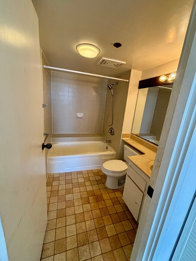 Building Photo - AVAILABLE May 15, 2025 | 2 Bedroom, 2 Bath...
