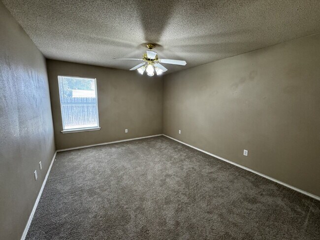 Building Photo - Beautiful Unit on Cul-de-Sac Street Convenient to Tech, Med Community and Entertainment Venues
