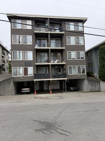 Building Photo - 8532 Phinney Ave N