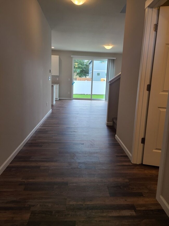 Building Photo - Yelm Creek Estates, 4 Bedroom, 2.75 Bathroom with Den