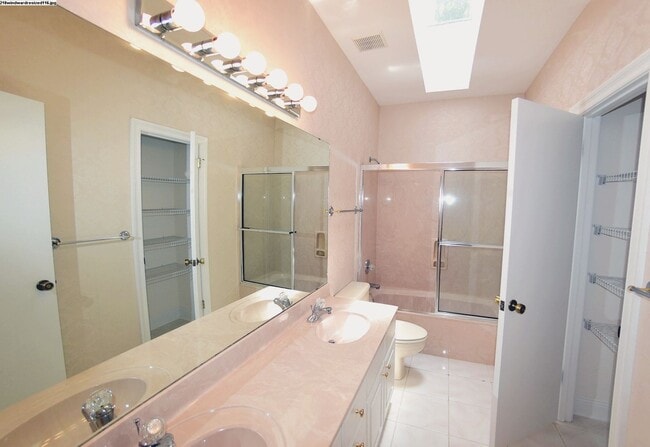 Building Photo - Executive Lakeview Home in Gated Windward Community!