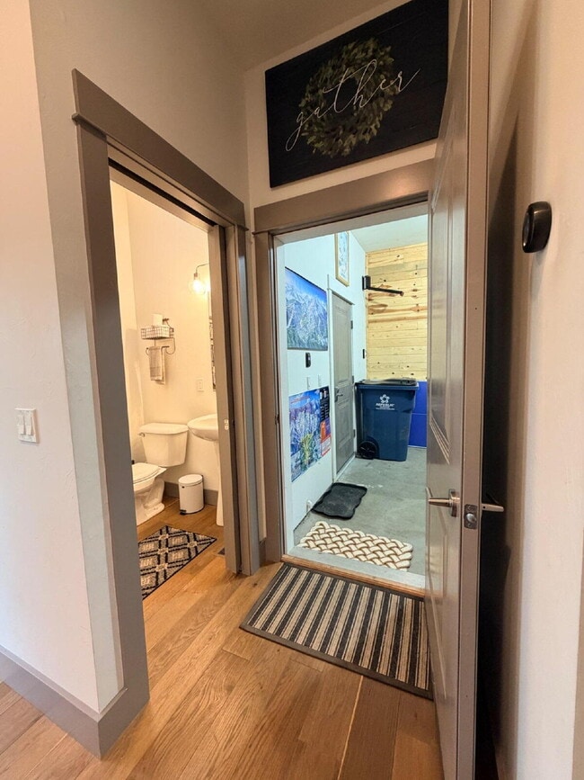 Building Photo - Gorgeous and Quiet 3 Bed 2.5 Bath Home in Railway Lofts & Cottages With Gallatin River Access!! M...