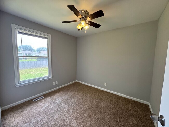 Building Photo - Single Family Home in Clarksville