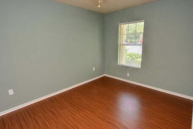 Building Photo - 110 SW Peacock Blvd