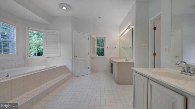 Building Photo - 12308 Putters Ct