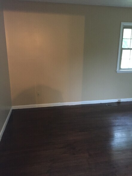 Building Photo - 1722 Shiloh Dr