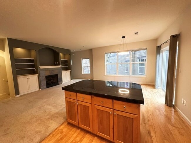 Building Photo - 1150 SW 170th Ave