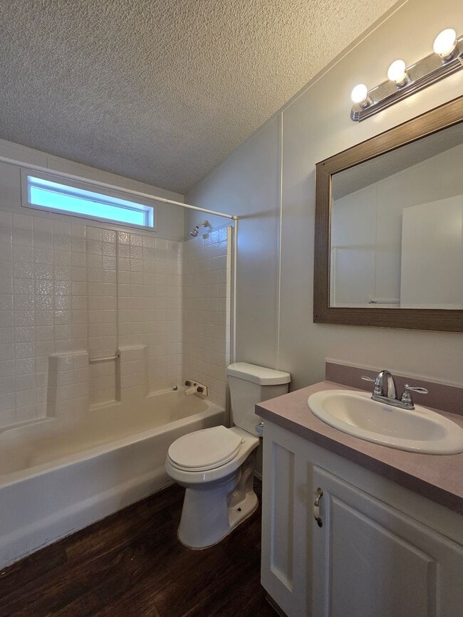 Building Photo - 4 Bedroom Rose Gardens Estates available for Immediate Move-In!!!