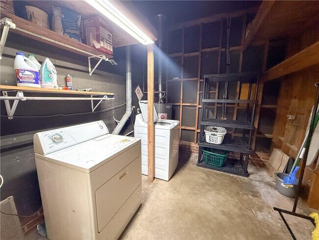 Building Photo - 2772 N Grafhill Dr