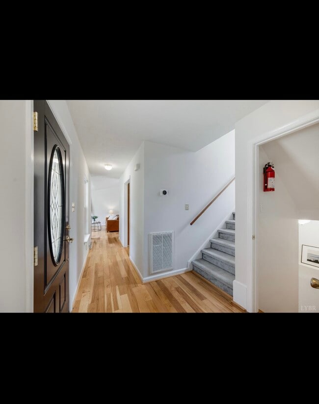 Building Photo - 224 Dove Ct