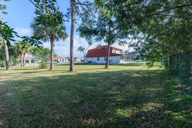 Building Photo - 1250 SW San Antonio Ave