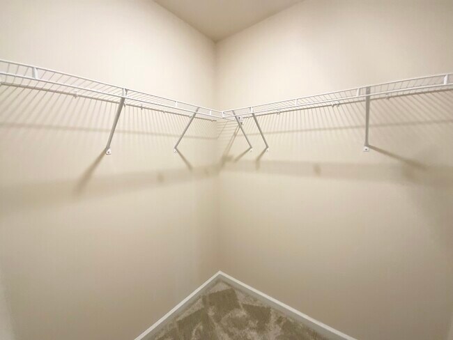 Building Photo - 836 Falls Grove Trl