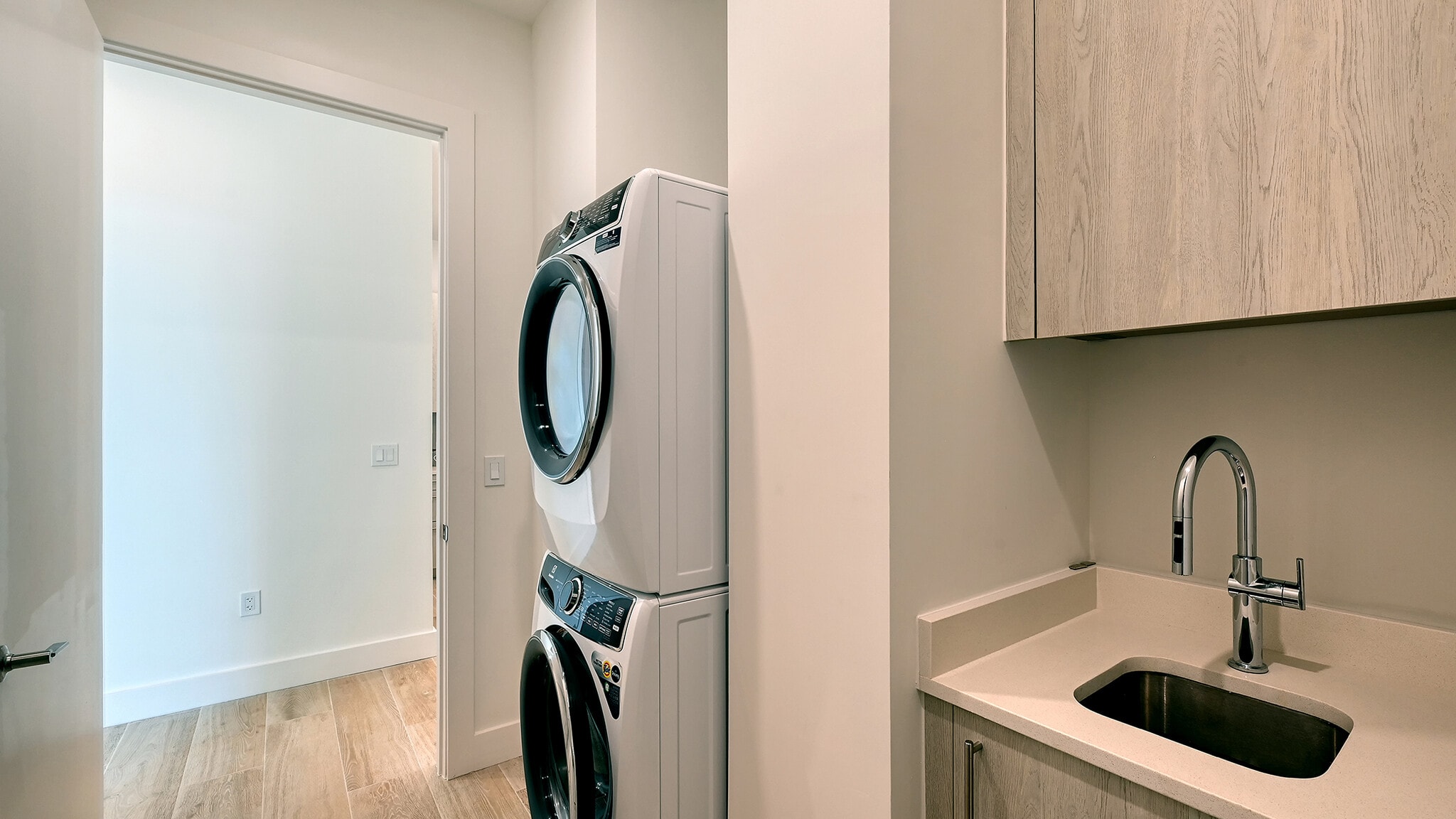 Laundry room in unit - 33 S Palm Ave