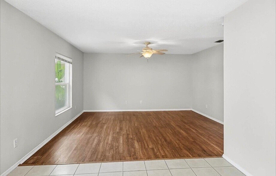 Building Photo - 13933 Jacobson Dr