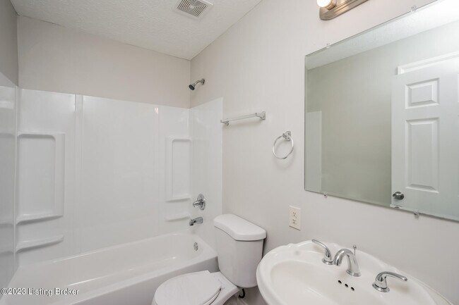 Building Photo - 1821 W Lee St