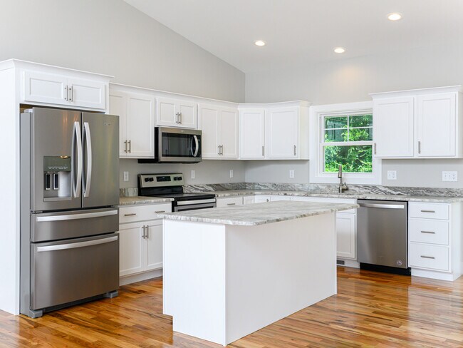 Building Photo - 27 W Chapel Rd