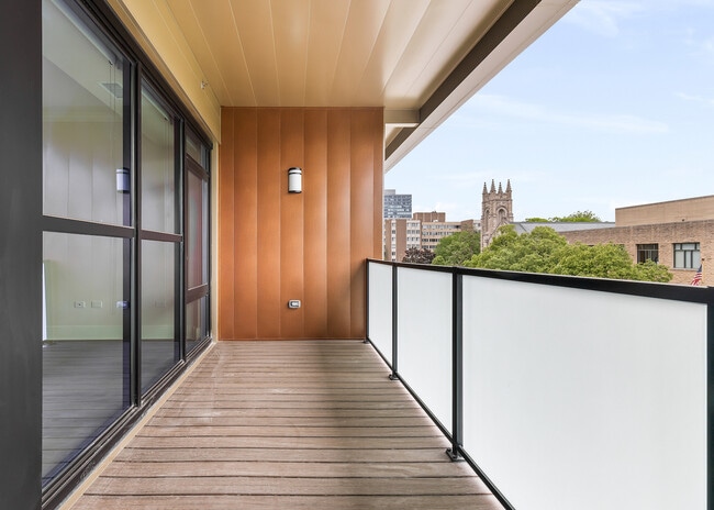 Building Photo - 835 Lake St