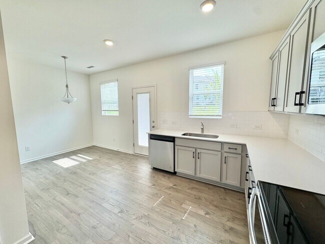 Building Photo - BEAUTIFUL 3BD/2.5BTH Townhome - MALLARD CR...