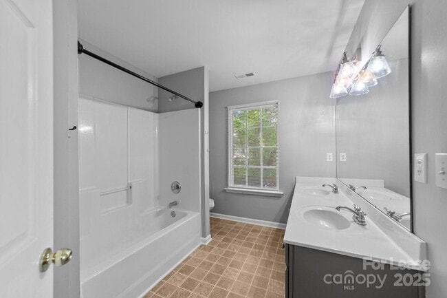 Building Photo - 17562 Caldwell Track Dr