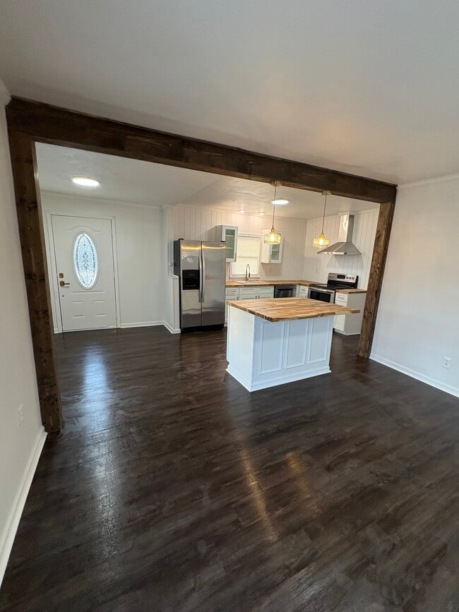 Building Photo - 589 Mountain Rd