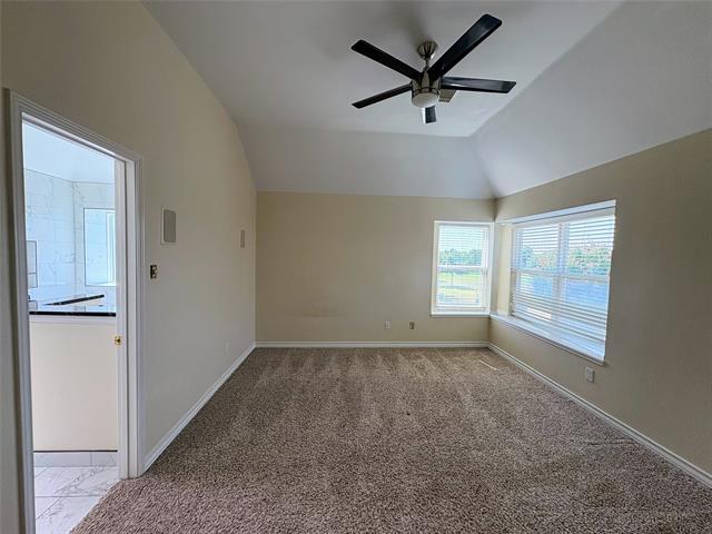 Building Photo - 512 Woodlake Dr