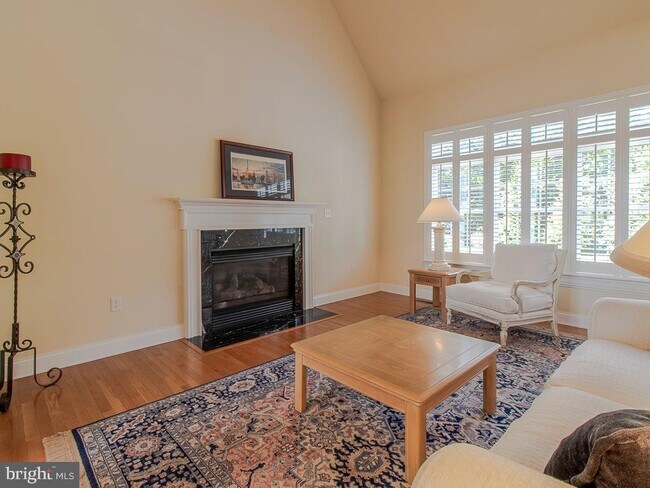 Building Photo - 10 Wellington Pl