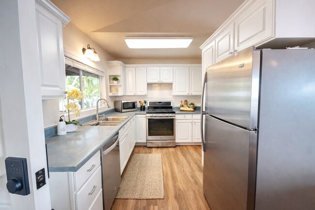 Building Photo - Stunning 3-Bedroom Home on with Panoramic Ocean Views!