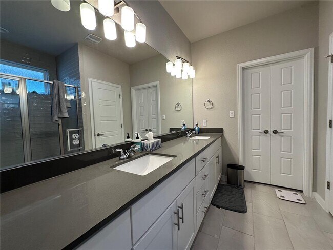 Building Photo - 441 Saturnia Dr