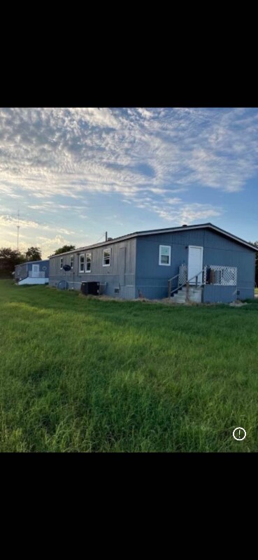 Building Photo - 5488 County Rd 313 E