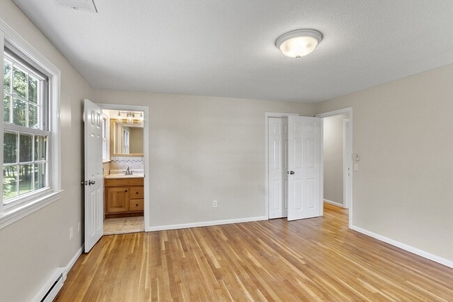 Building Photo - 1022 Pleasant St