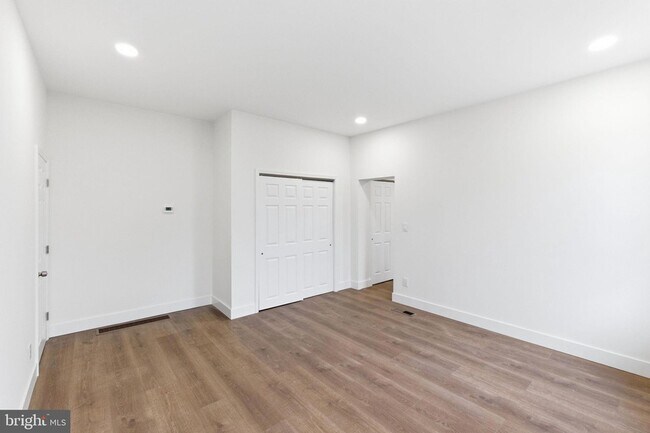 Building Photo - 213 Hermitage St