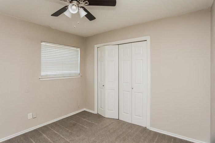 Building Photo - 8707 N Normandale St