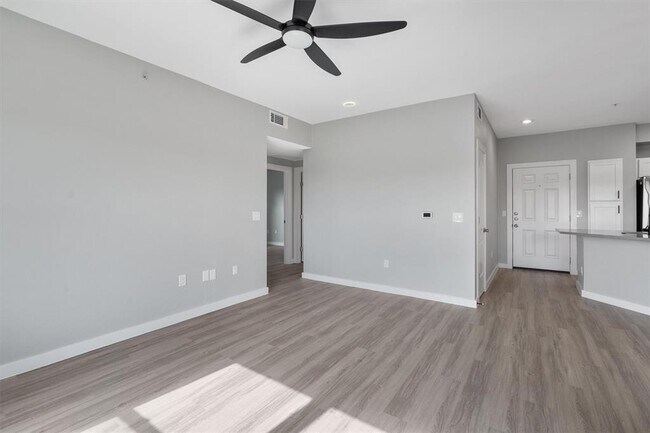 Building Photo - 2320 Gracy Farms Ln